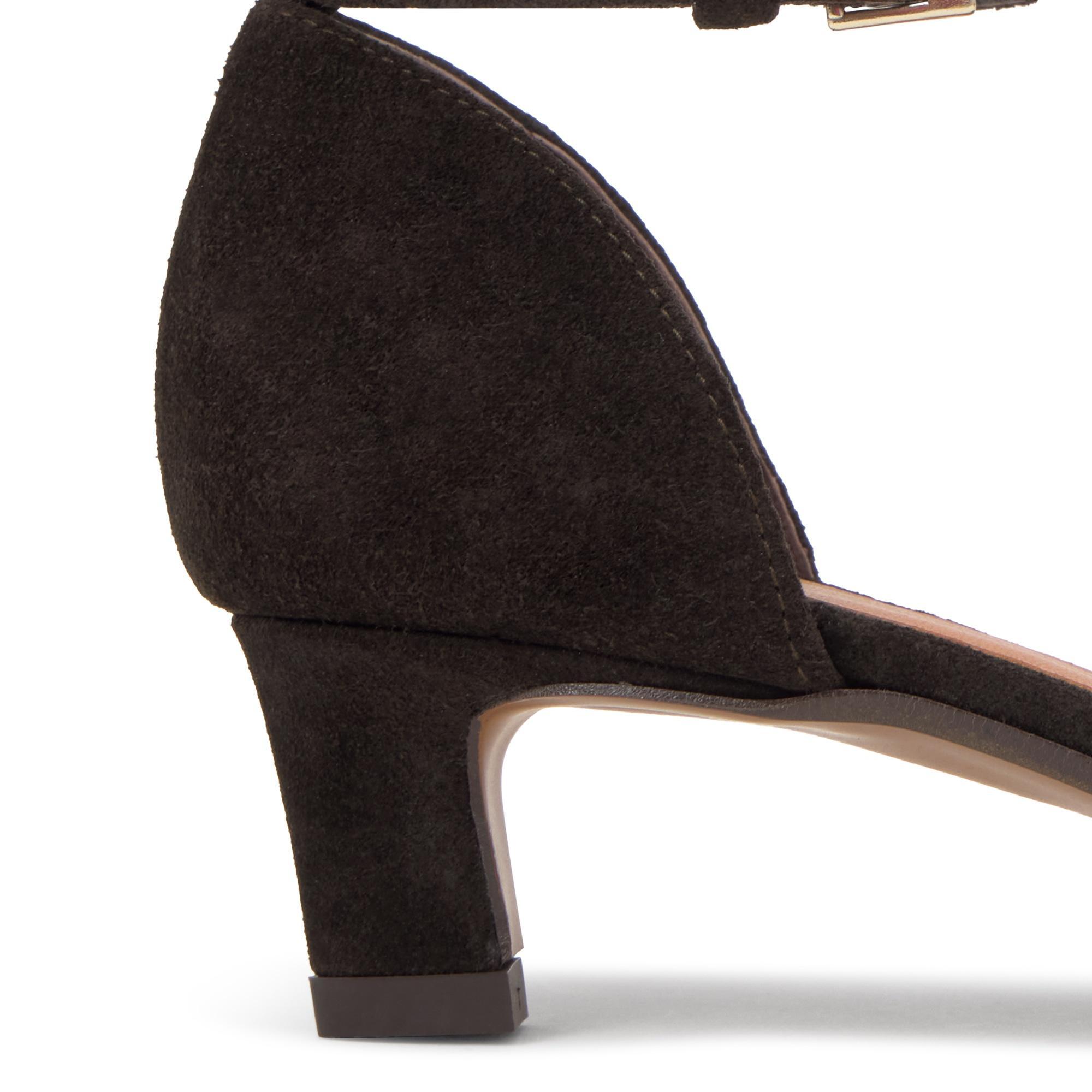 Zapato tacón Artemisa en serraje intrecciato y cierre de hebilla