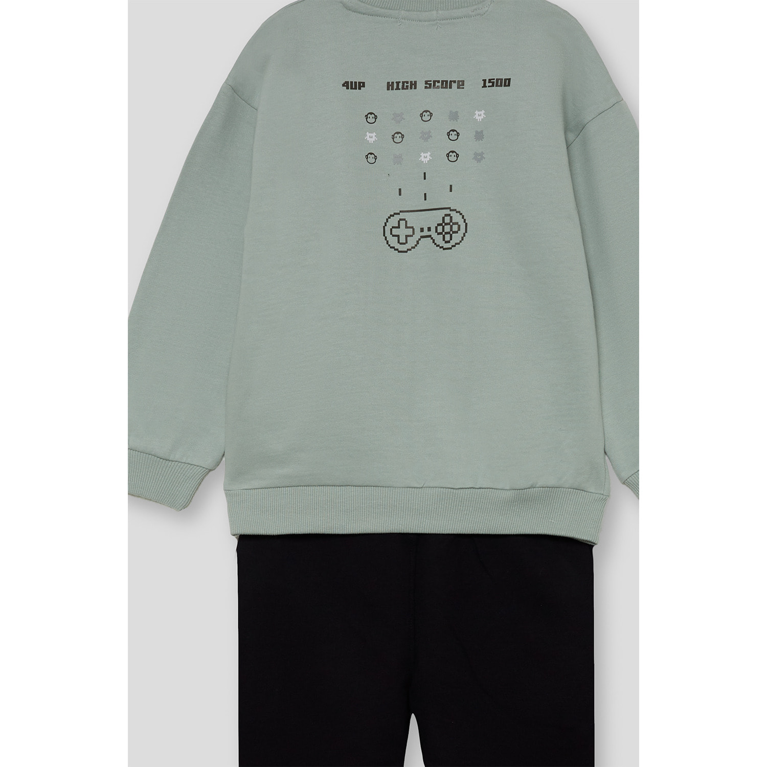 Conjunto niño sudadera verde claro y pantalón jogger negro, texto Street Monkey Game Club | Color: Verde claro | Street Monkey