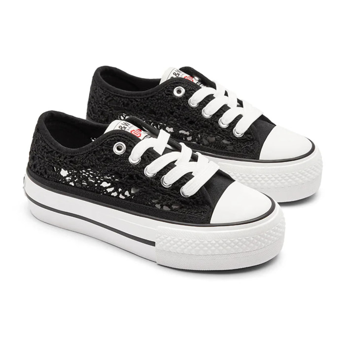 Sneakers basse con lavorazione all'uncinetto, colore nero.