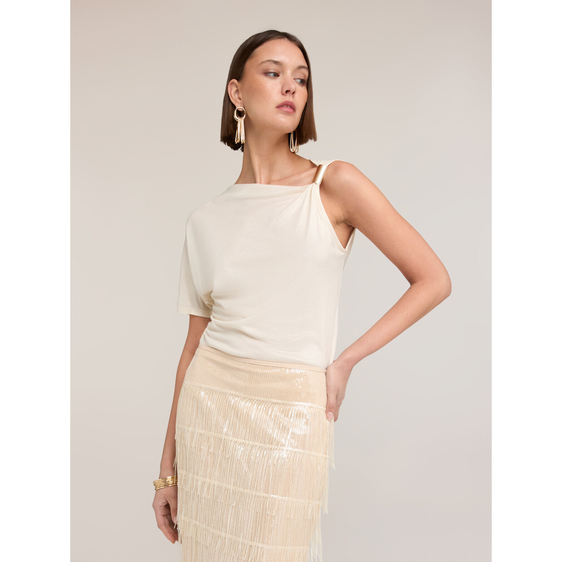 Motivi - T-shirt laminata con scollatura asimmetrica - Oro