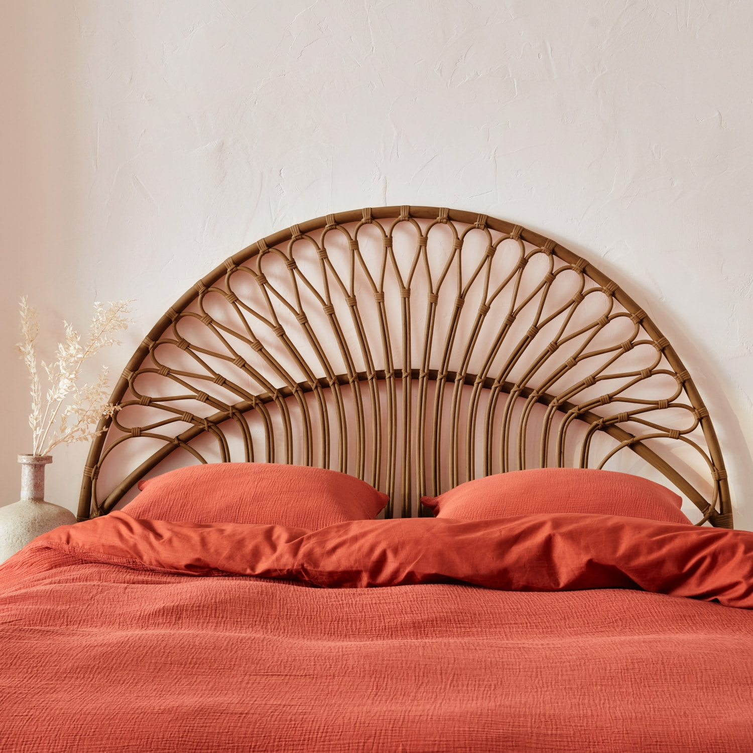 Tête de lit en rotin foncé. L 160 x P3 x H130cm
