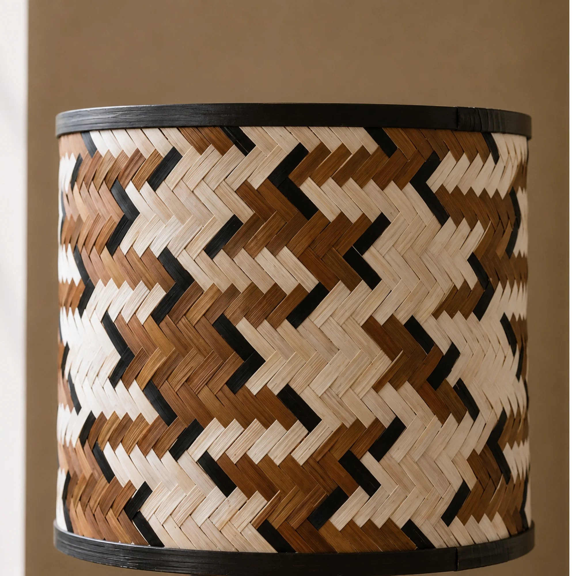 Grande lampe à poser en bois de chêne et bambou marron et noir - Phil