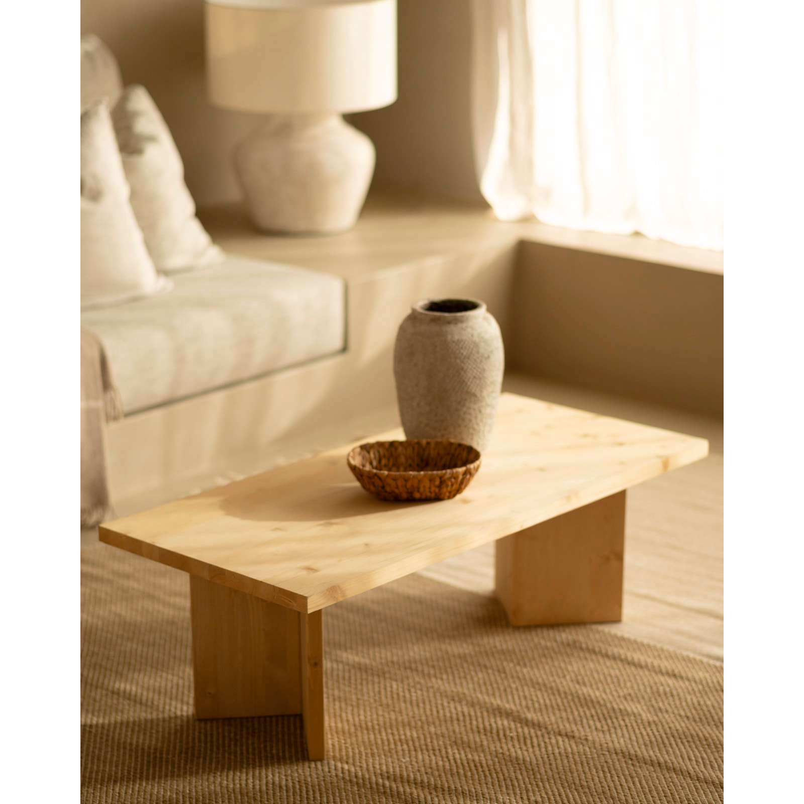 Table basse en bois massif en ton chêne moyen 120x55cm Hauteur: 40 Longueur: 120 Largeur: 55