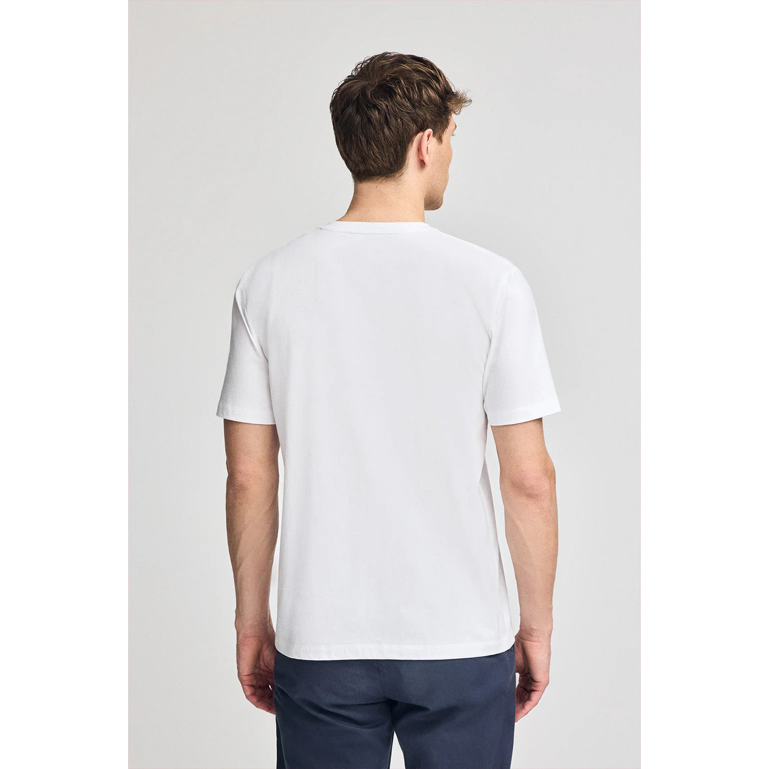 Camiseta blanca de manga corta y cuello de pico con bordado Rigby Best