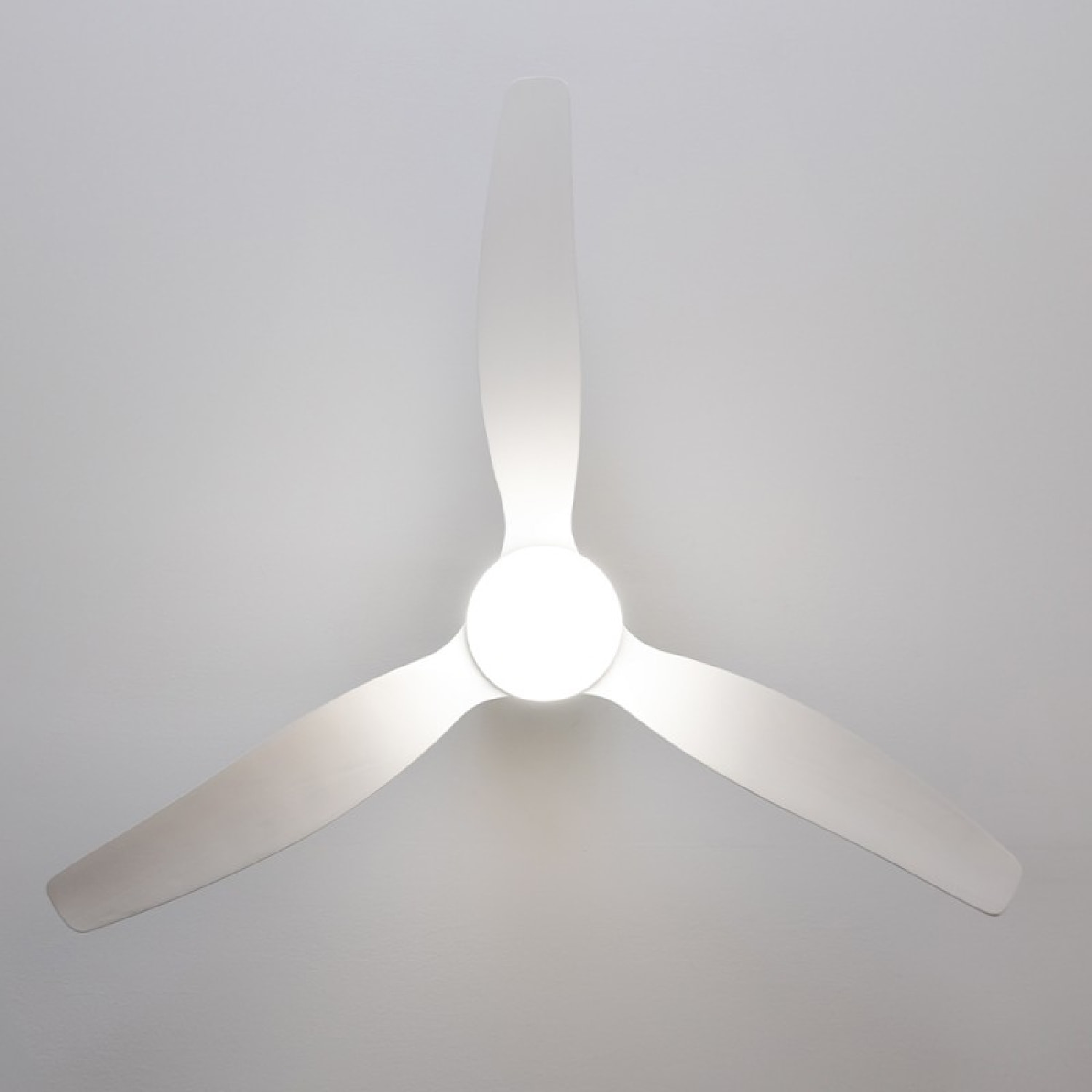 Cecotec Ventilatore da soffitto con luce EnergySilence Aero 5600 Aqua GoldWhiteW