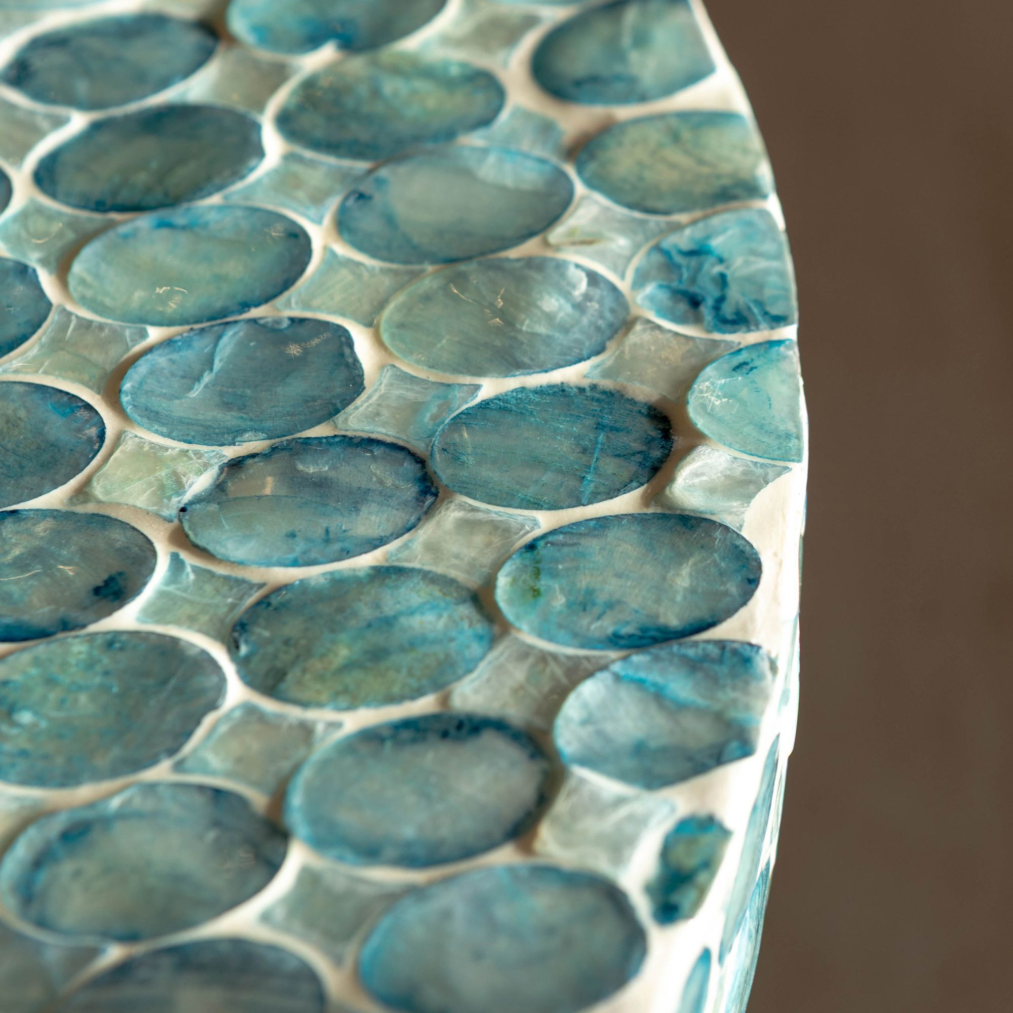 Table d'appoint en coquille de capiz bleu SOLNA