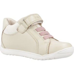 Zapatos Niña de la marca GEOX  modelo B MACCHIA GIRL Beige