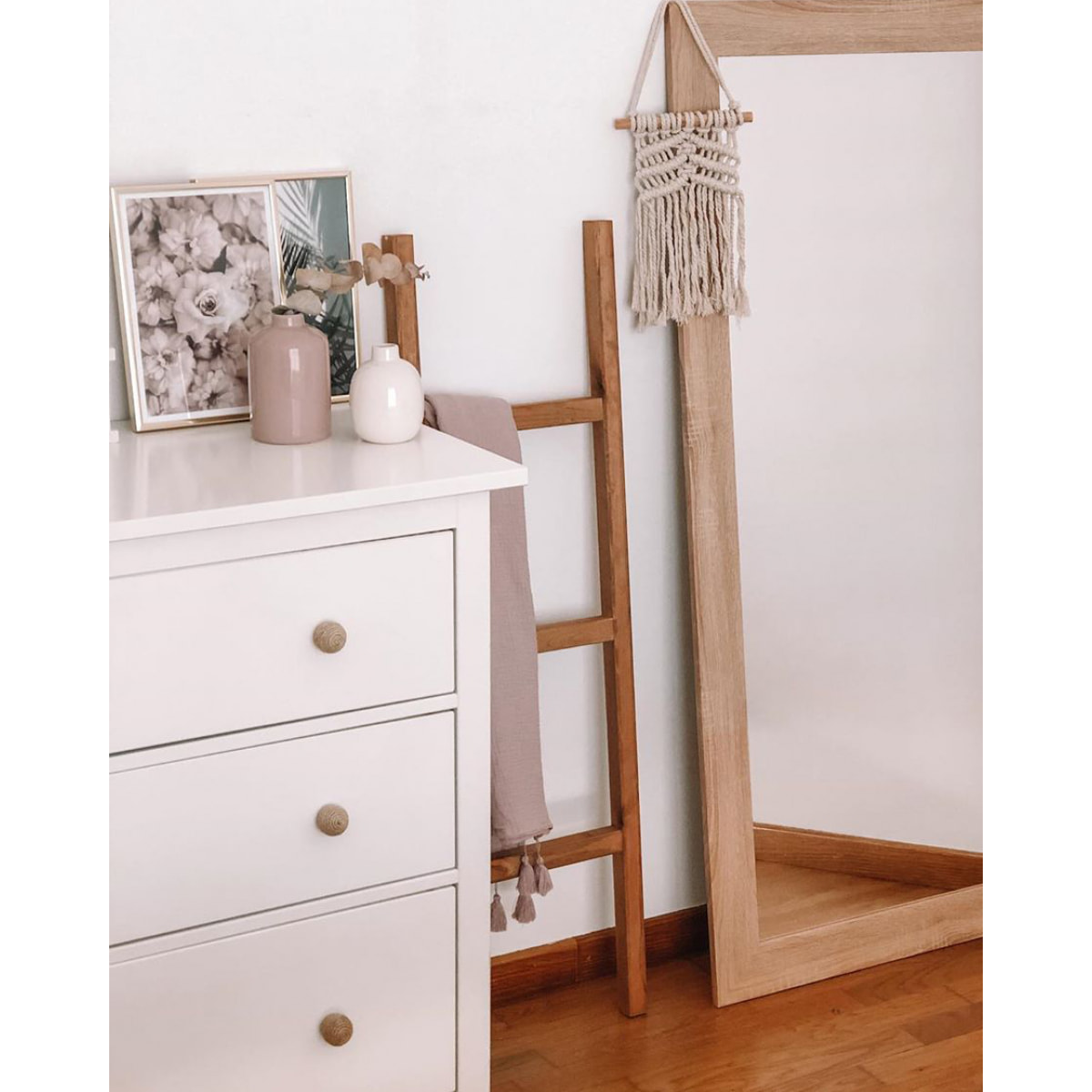Échelle en bois massif ton chêne foncé 41x118cm Hauteur: 41 Longueur: 118 Largeur: 3.5