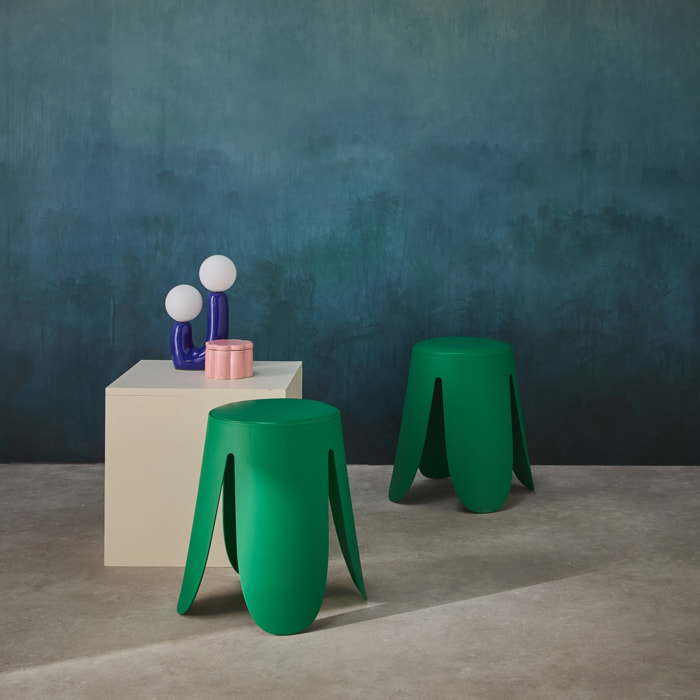 Set de 2 tabourets empilables. simili cuir vert. NIKI. Ø30 / 44 x H46cm