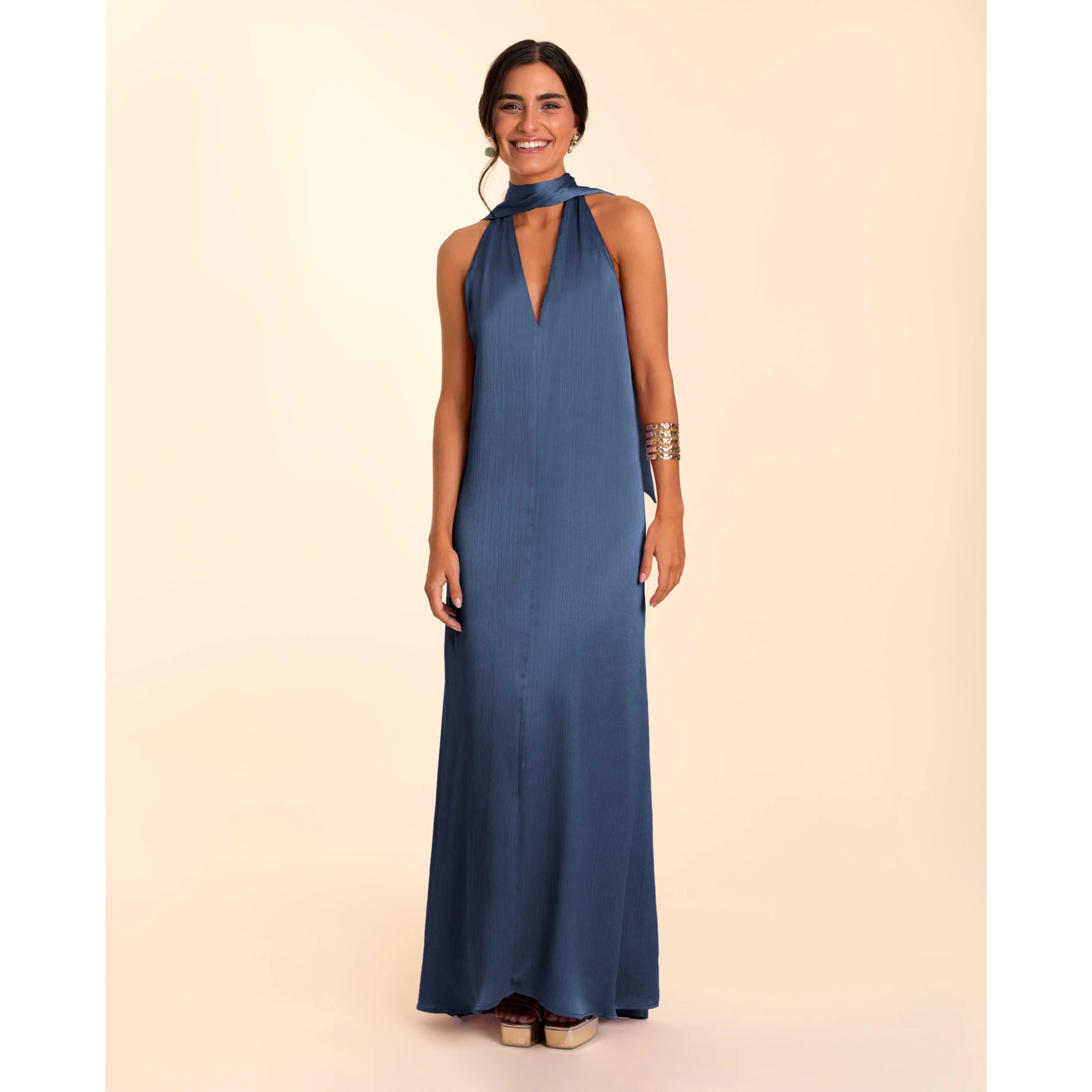 Vestido largo con escote en pico