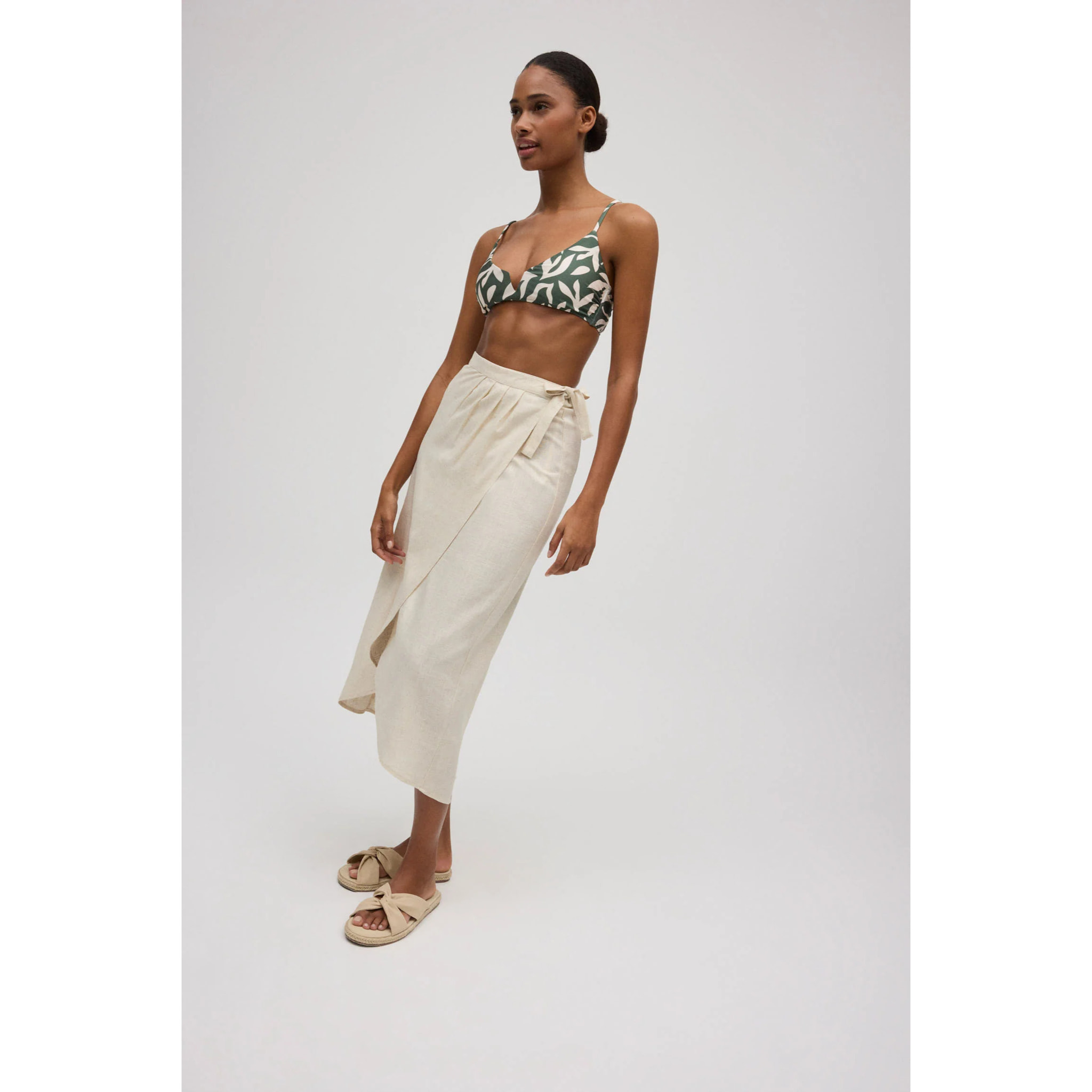 Gonna annodata in lino