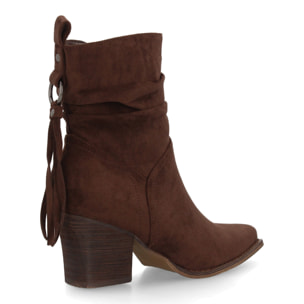 Botines cowboy con flecos en la parte trasera