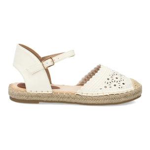 Alpargata plana mujer troquelada cómoda