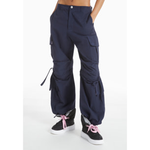 Pantaloni cargo con doppie tasche e coulisse intermedia