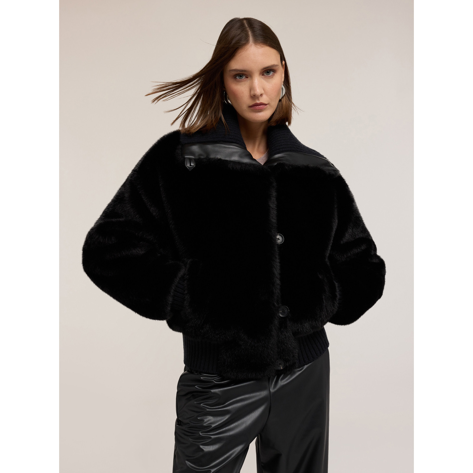 Motivi - Chaqueta efecto teddy con cuello alto - Negro