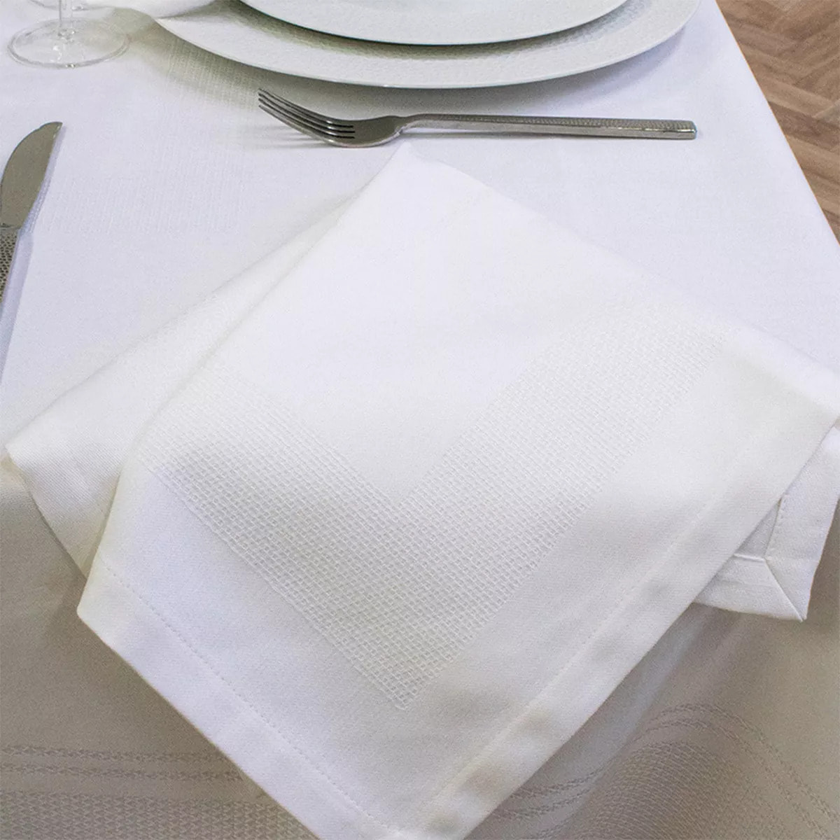 Serviette pur coton motif jacquard blanc Signature blanc