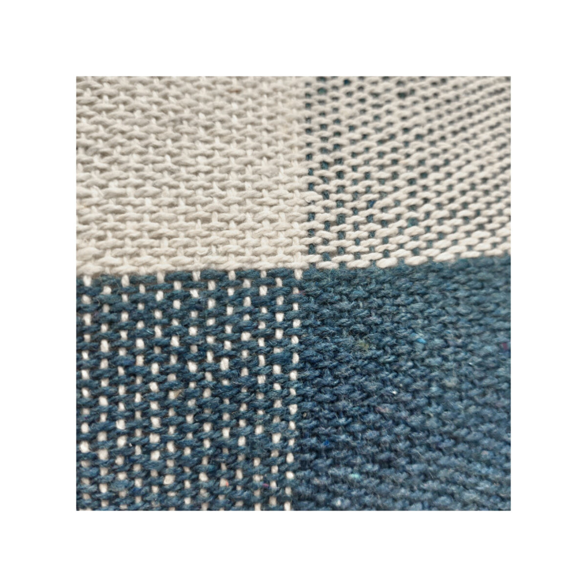 Coussin en coton brodé carré 40 x 40 cm motifs à carreaux - SCOTT