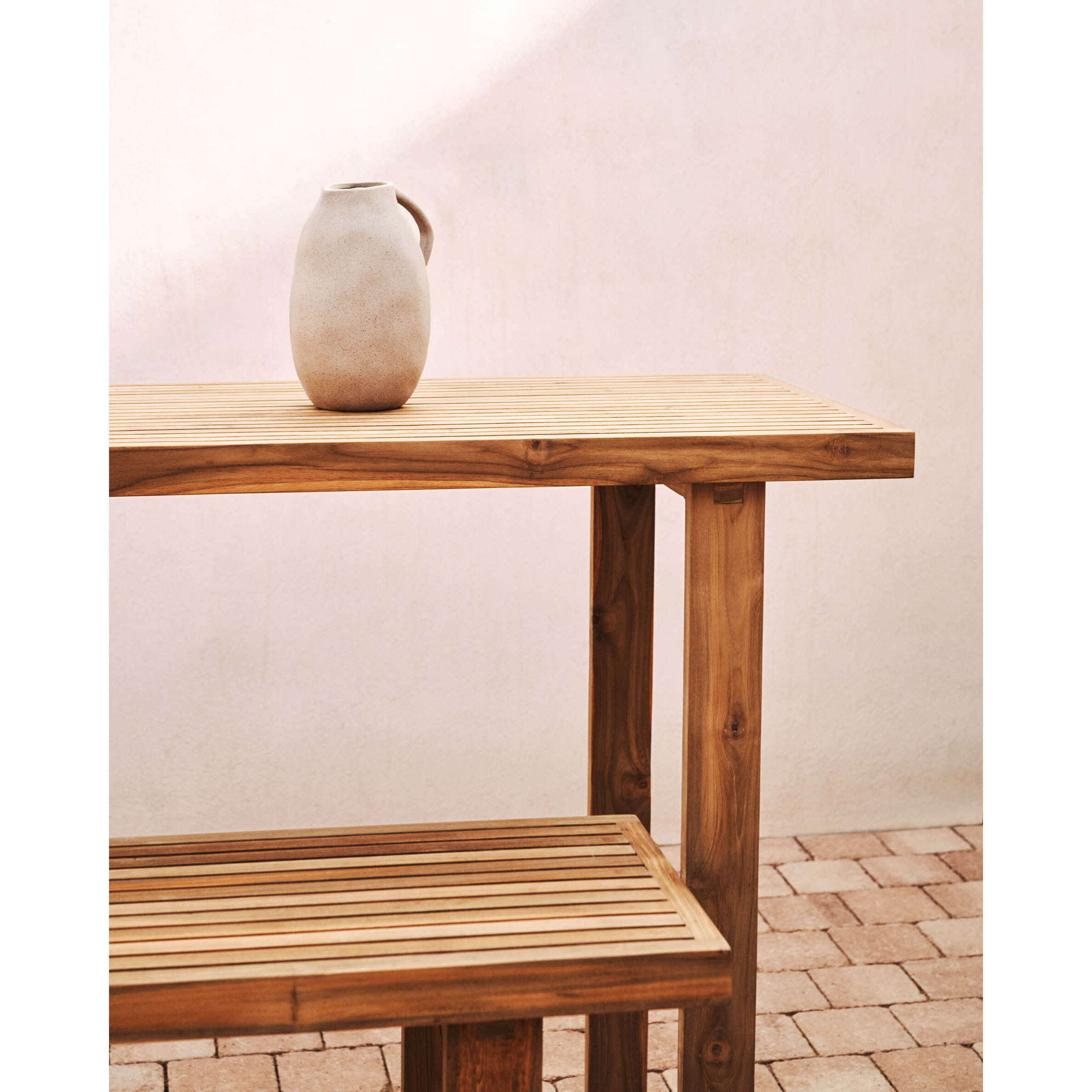 Kave Home - Tavolo alto Canadell 100% outdoor in legno massiccio di teak riciclato 140 x 70 cm