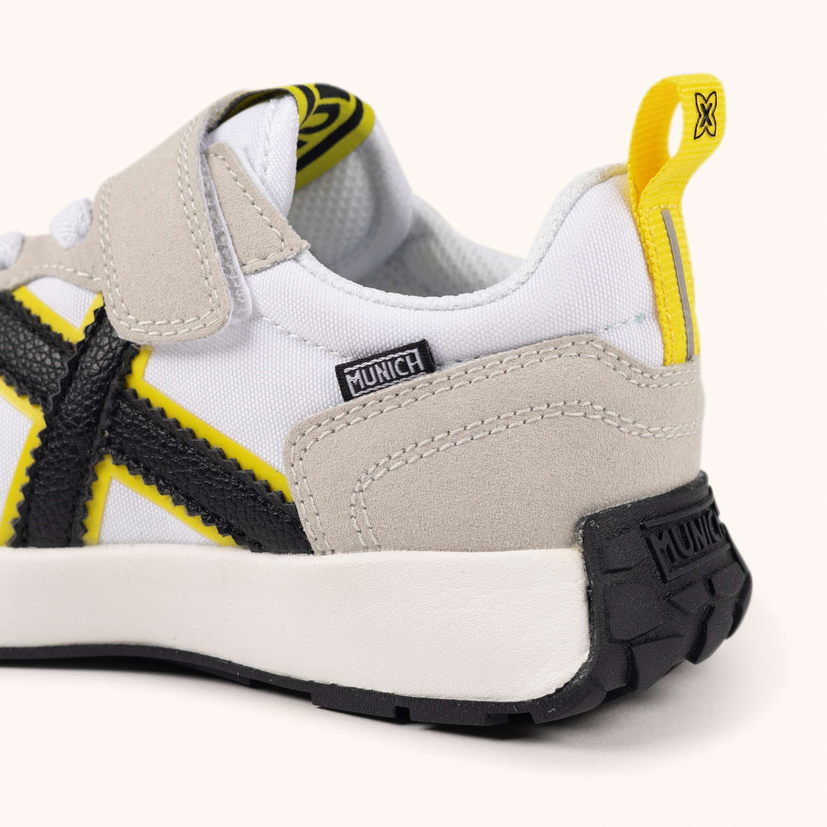 MUNICH MINI XEMINE VCO 03 Zapatilla Infantil Blanca y Gris con Cierre de Velcro