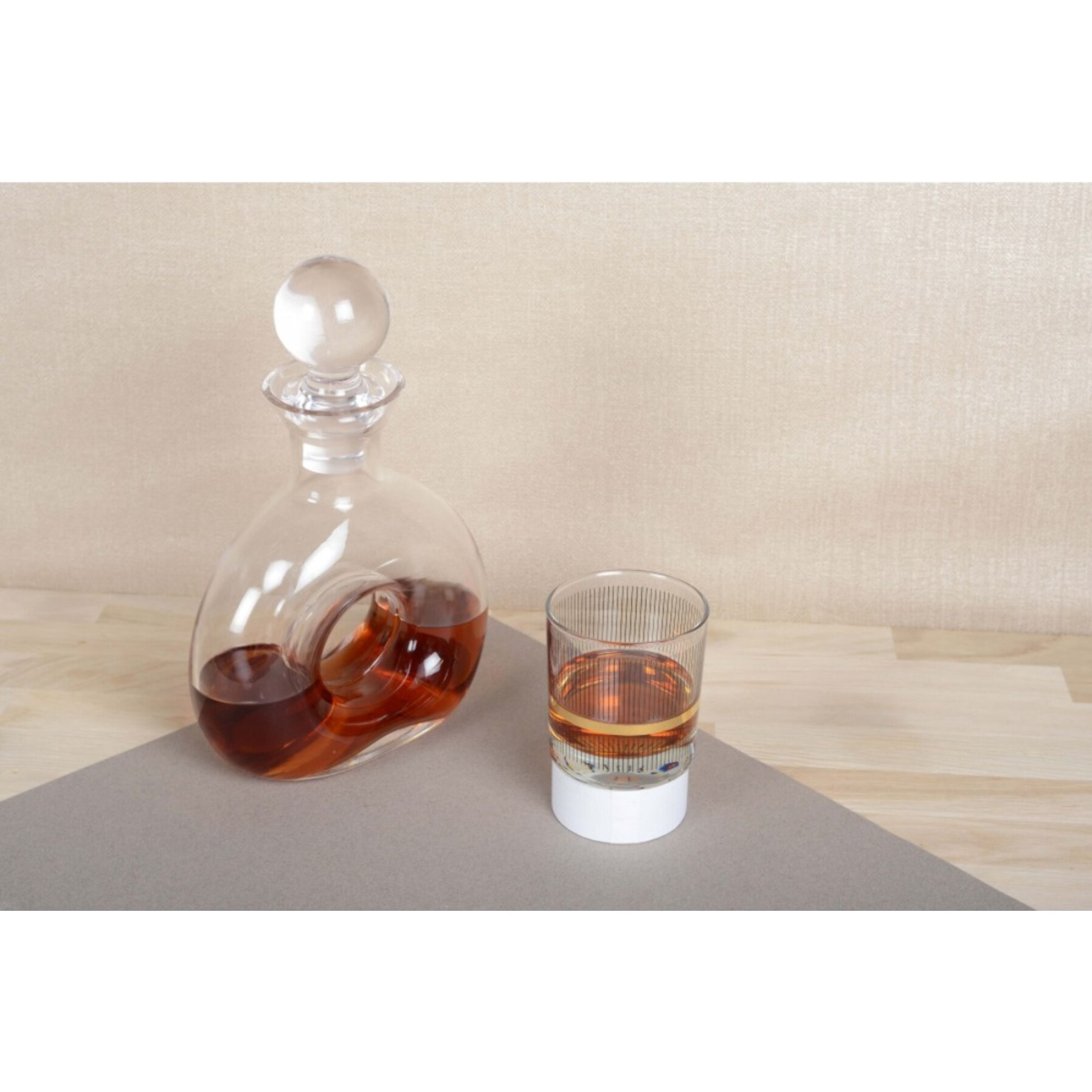 Carafe à whisky en verre avec trou 19x27.5cm