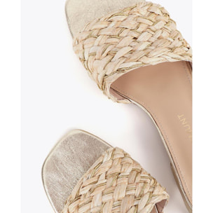 Sandalo basso in effetto rafia metallizzata