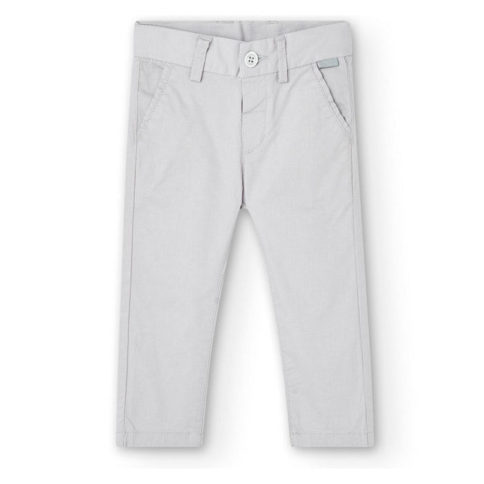 Pantalón chino en gris con bolsillos