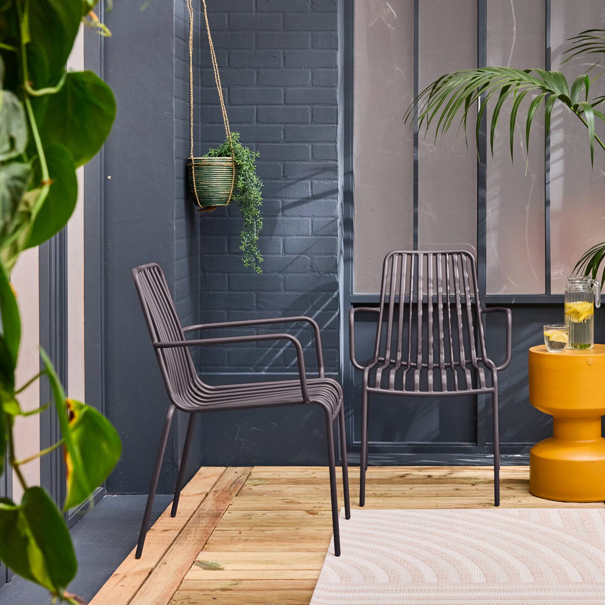 Lot de 2 fauteuils de jardin FLORIDA anthracite empilable en acier. L 59 x P 53.5 x H 78 cm