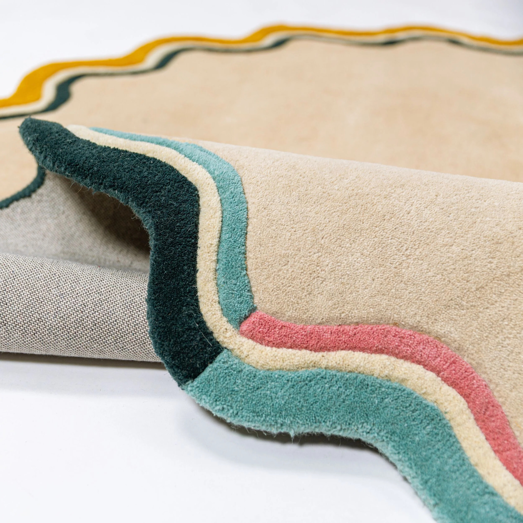 Tapis en laine rond LOIS SCALLOP