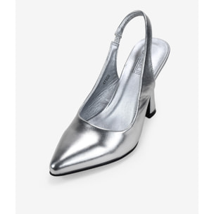 Zapatos de fiesta plateados con tacón acampanado