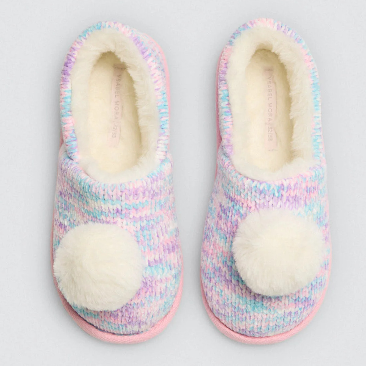 Pantofole colorate con pompon e tessuto intrecciato