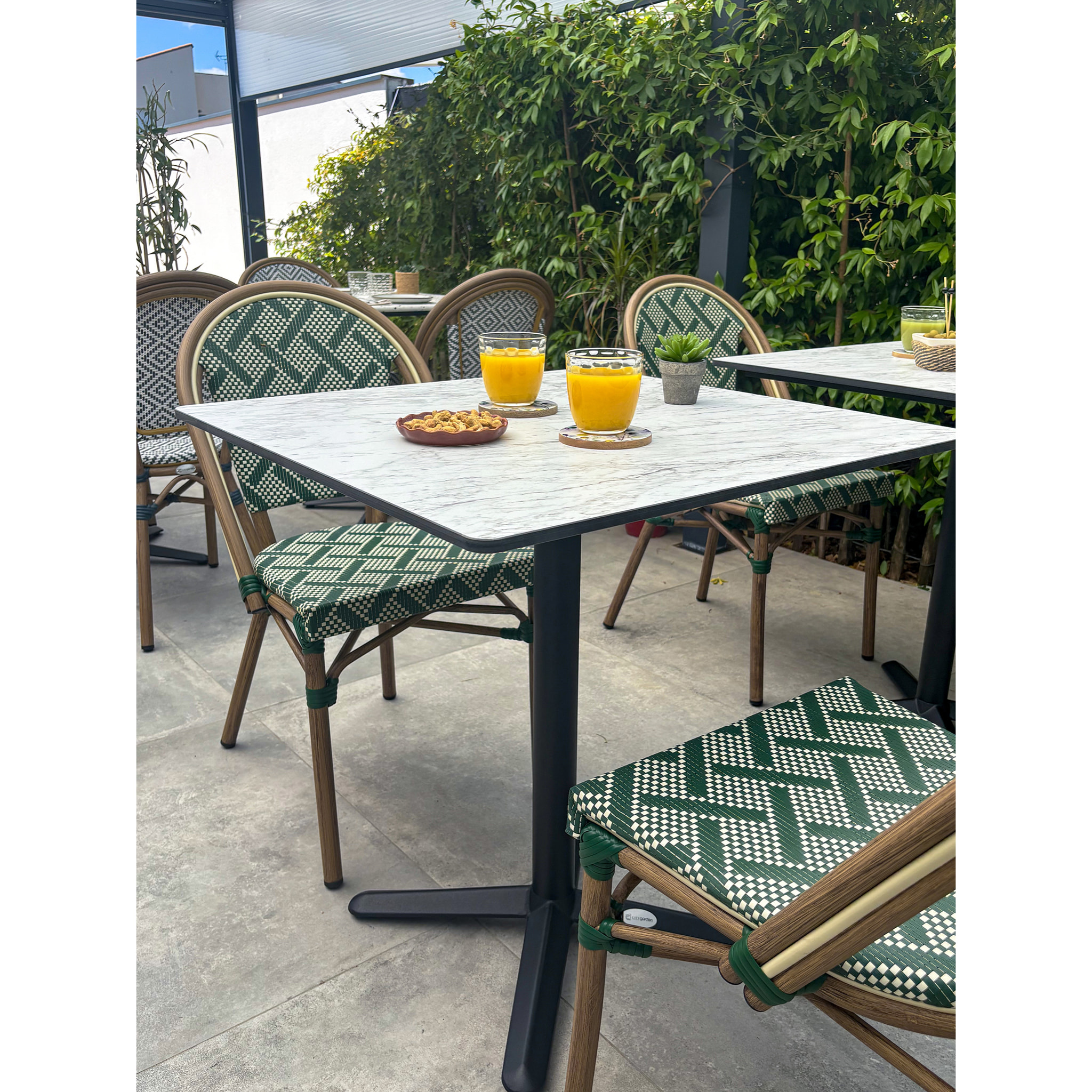 BISTRO - Table carrée de jardin en acier et plateau HPL