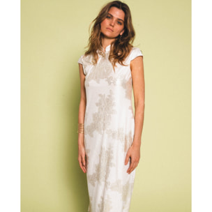 Vestido largo con escote de alamares