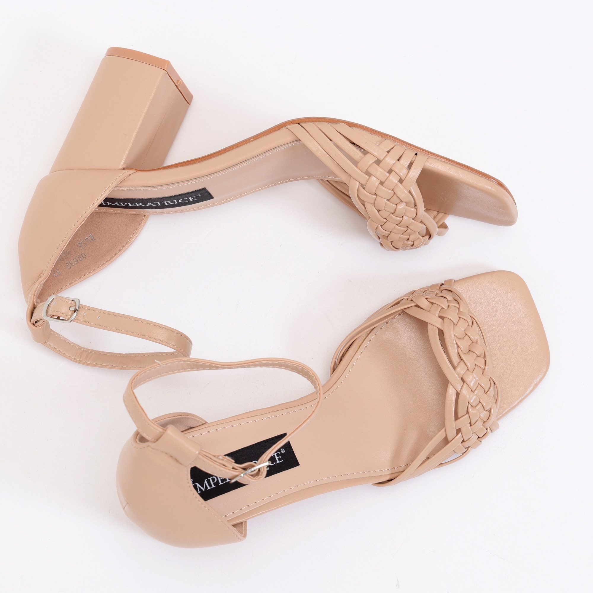 Sandali in simil pelle con fascia intrecciata e tacco alto comodo