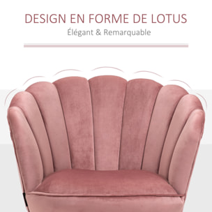 Fauteuil design coquillage piètement effilé bois d'hévéa dossier enveloppant strié aspect velours rose poudré