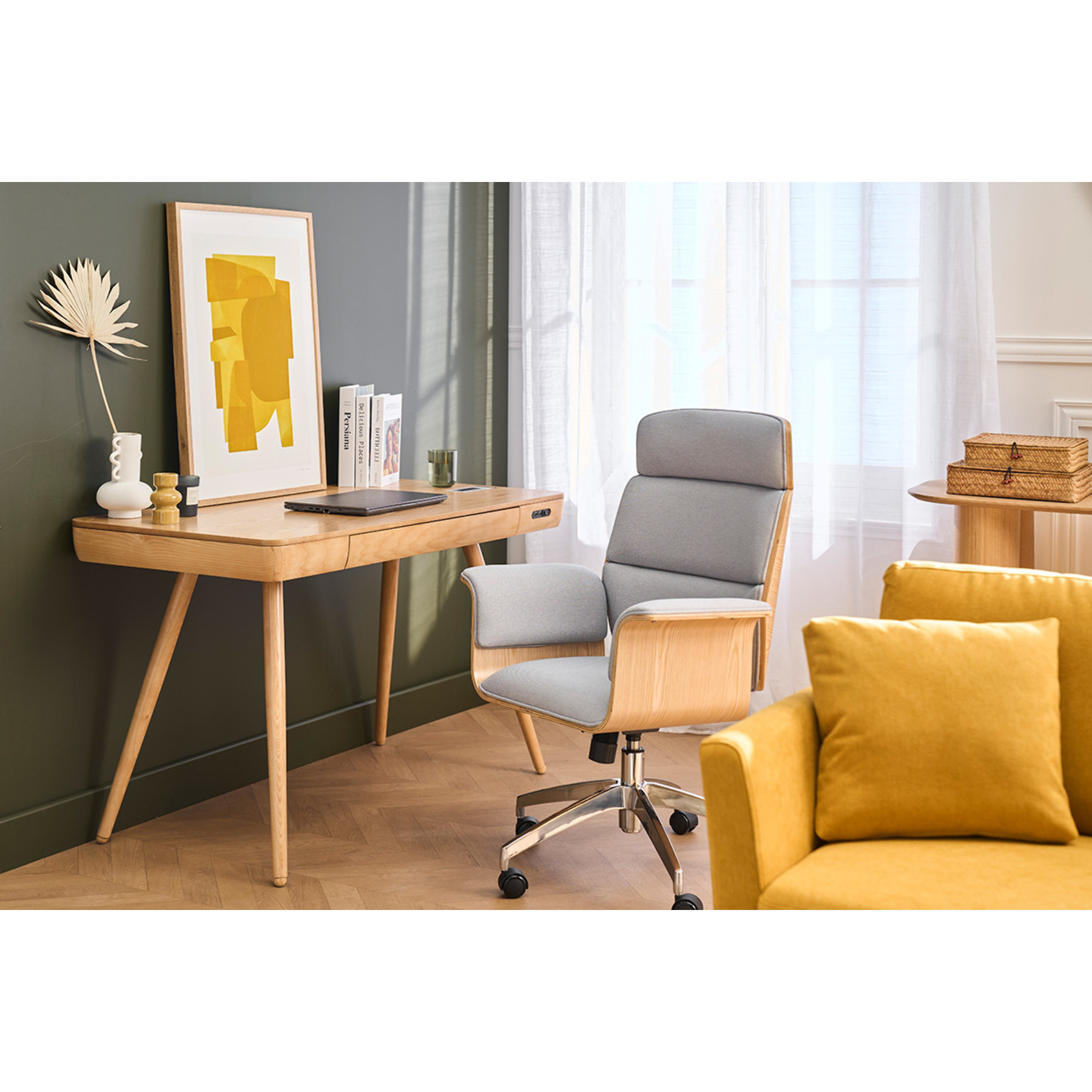 Fauteuil de bureau à roulettes design en tissu effet velours texturé beige, bois foncé et acier chromé ELON