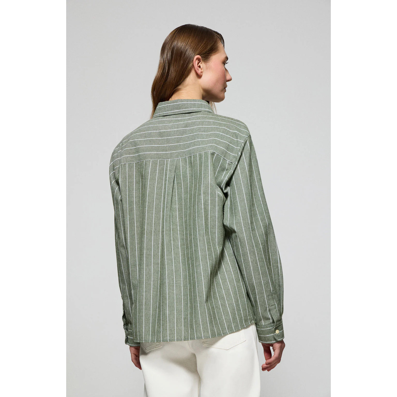 Camicia Scarlet a righe loose fit con chiusura a bottoni perlata