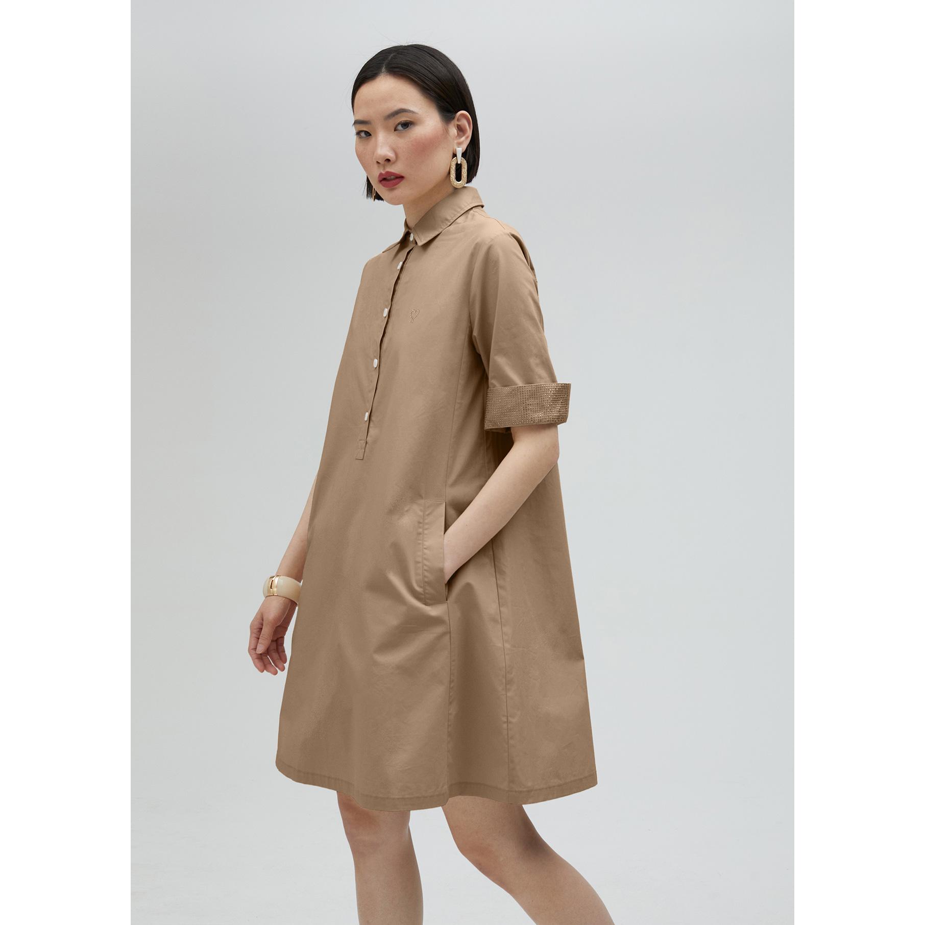 Vestito dettaglio strass sulle maniche