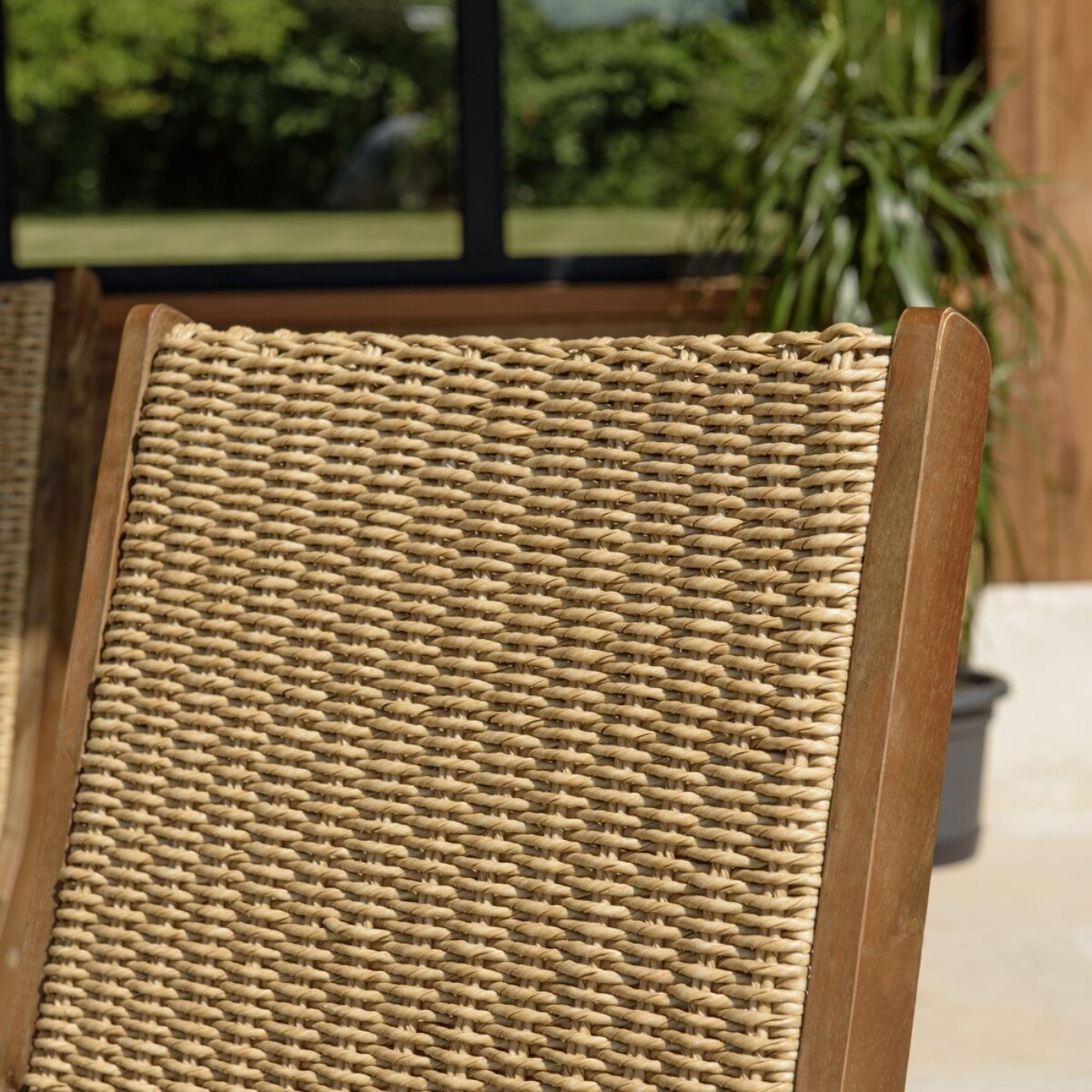 VICK - Lot de 2 chaises pliantes acacia huilé et rotin synthétique