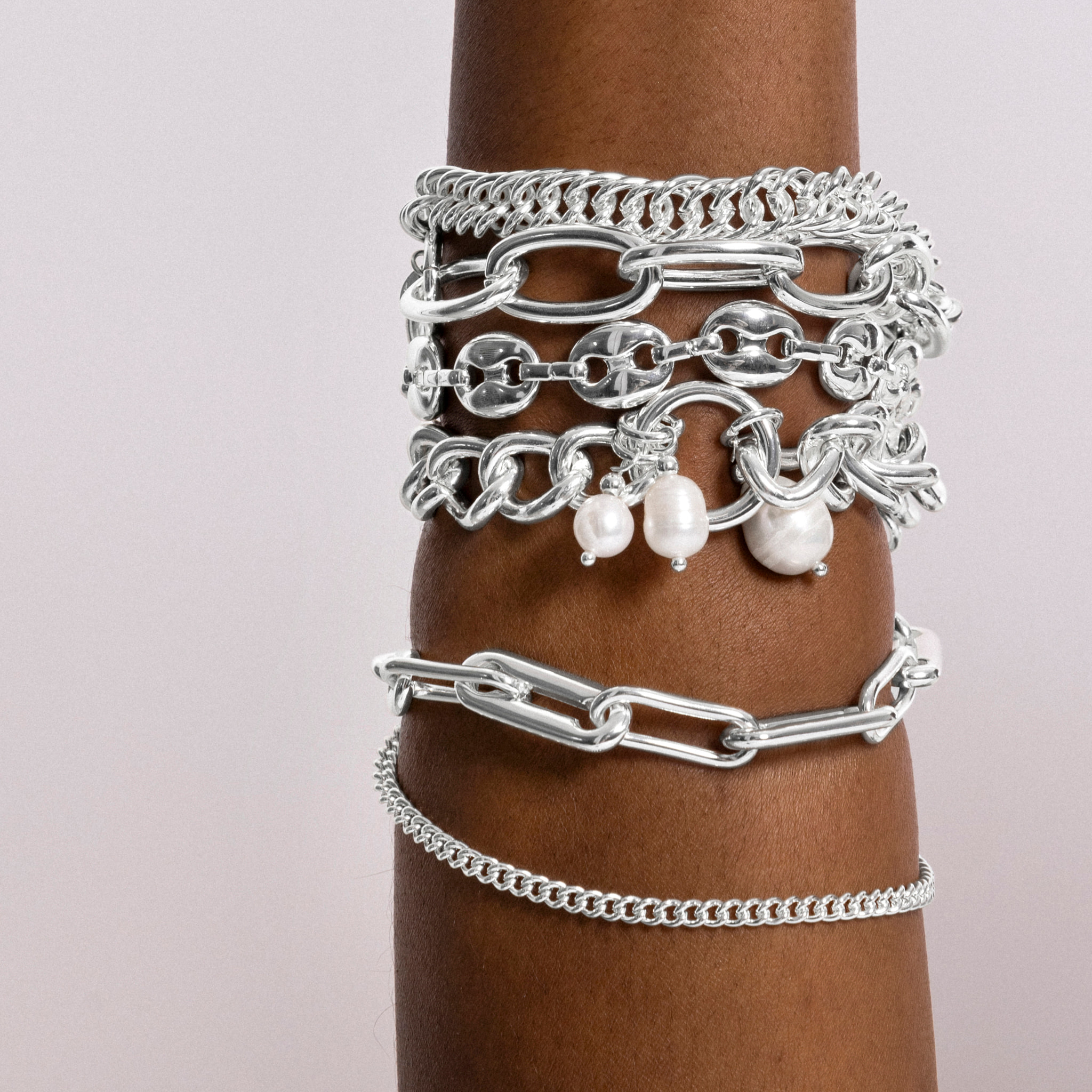 Pulsera acabada en rodio