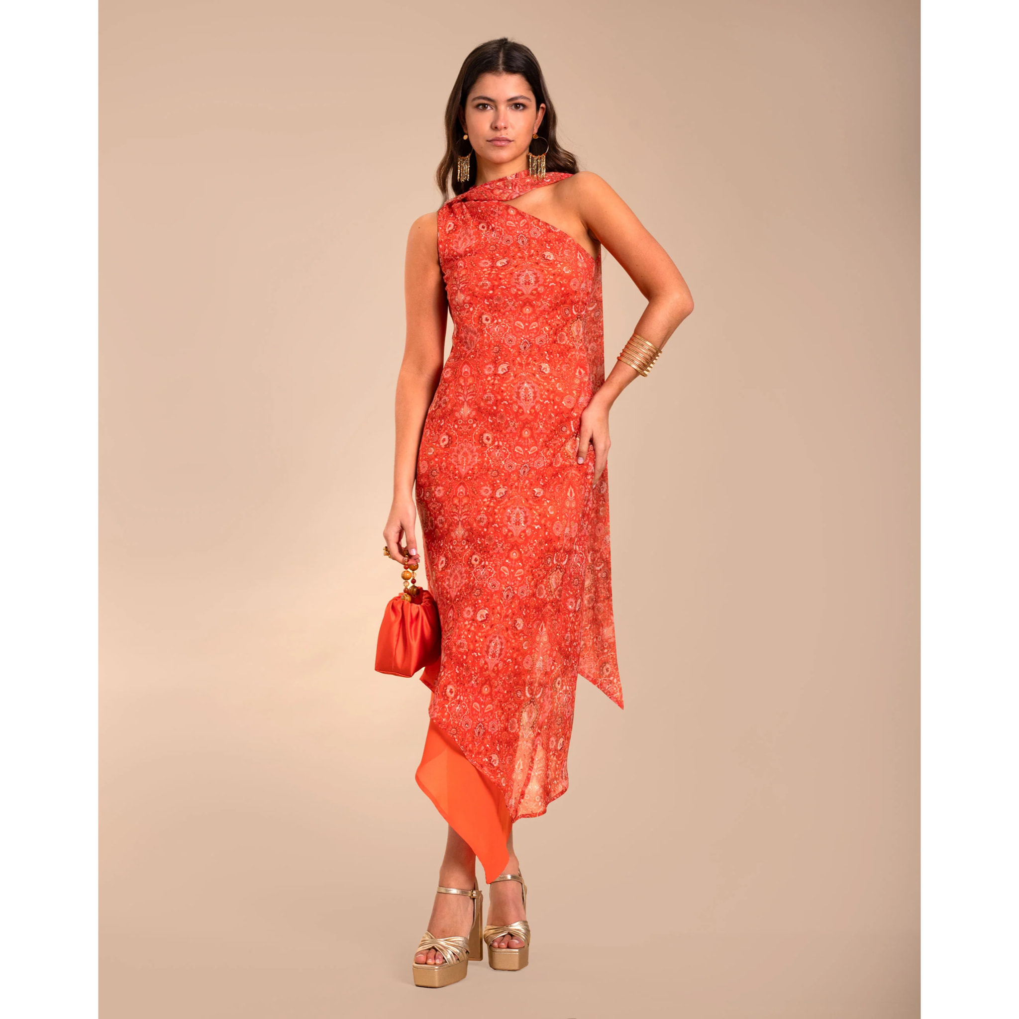 Vestido midi asimétrico con foulard.