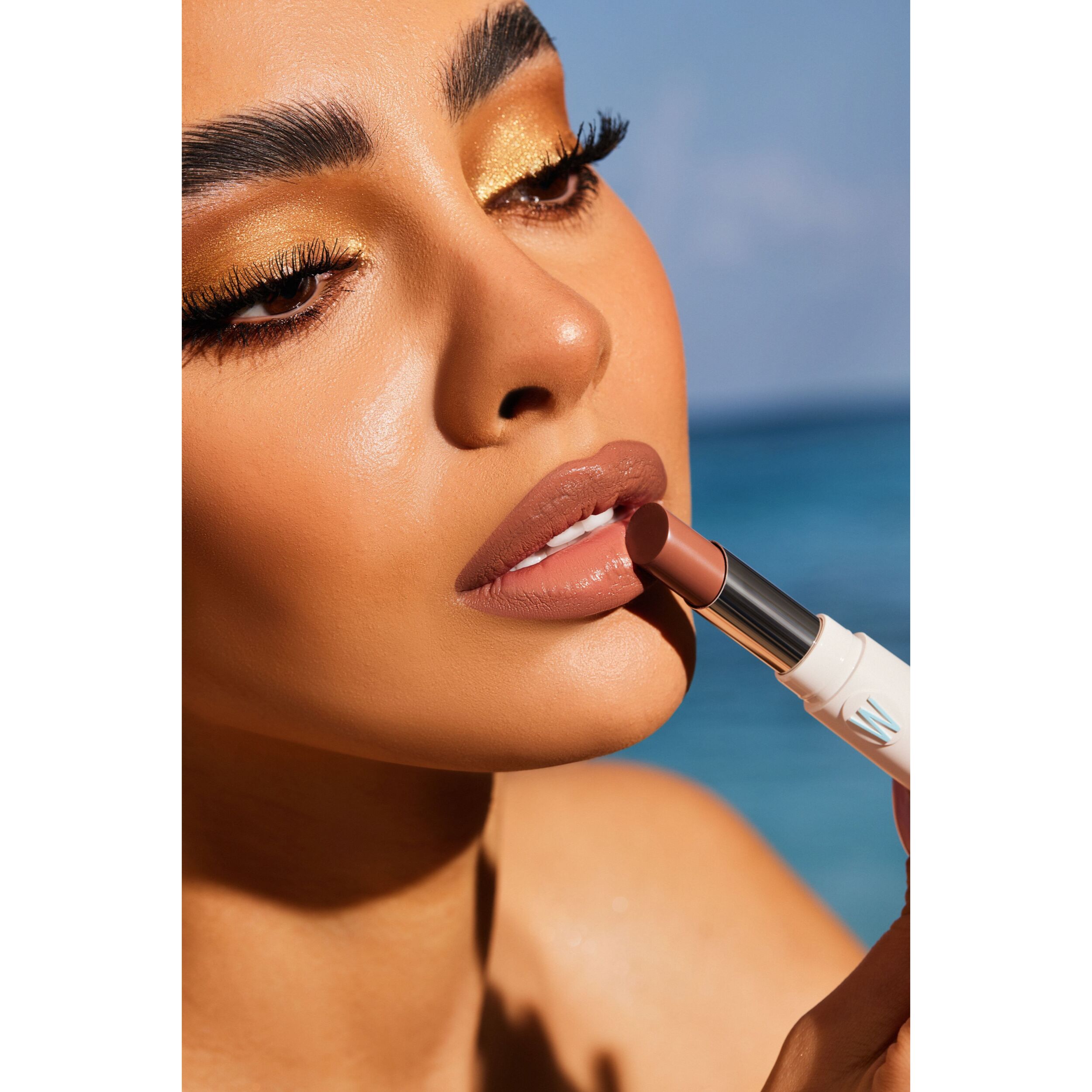 SUNKISS SHINY LIPSTICK Rossetto dal finish brillante.