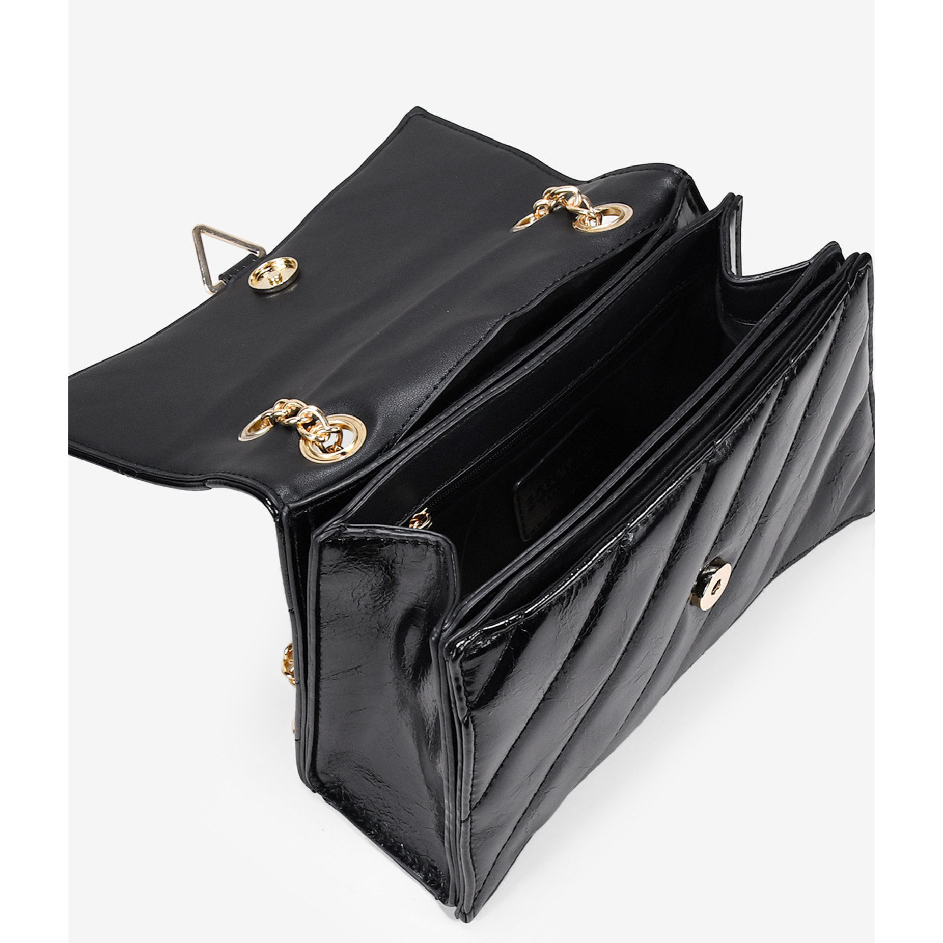 Bolso de hombro negro con solapa y cadena