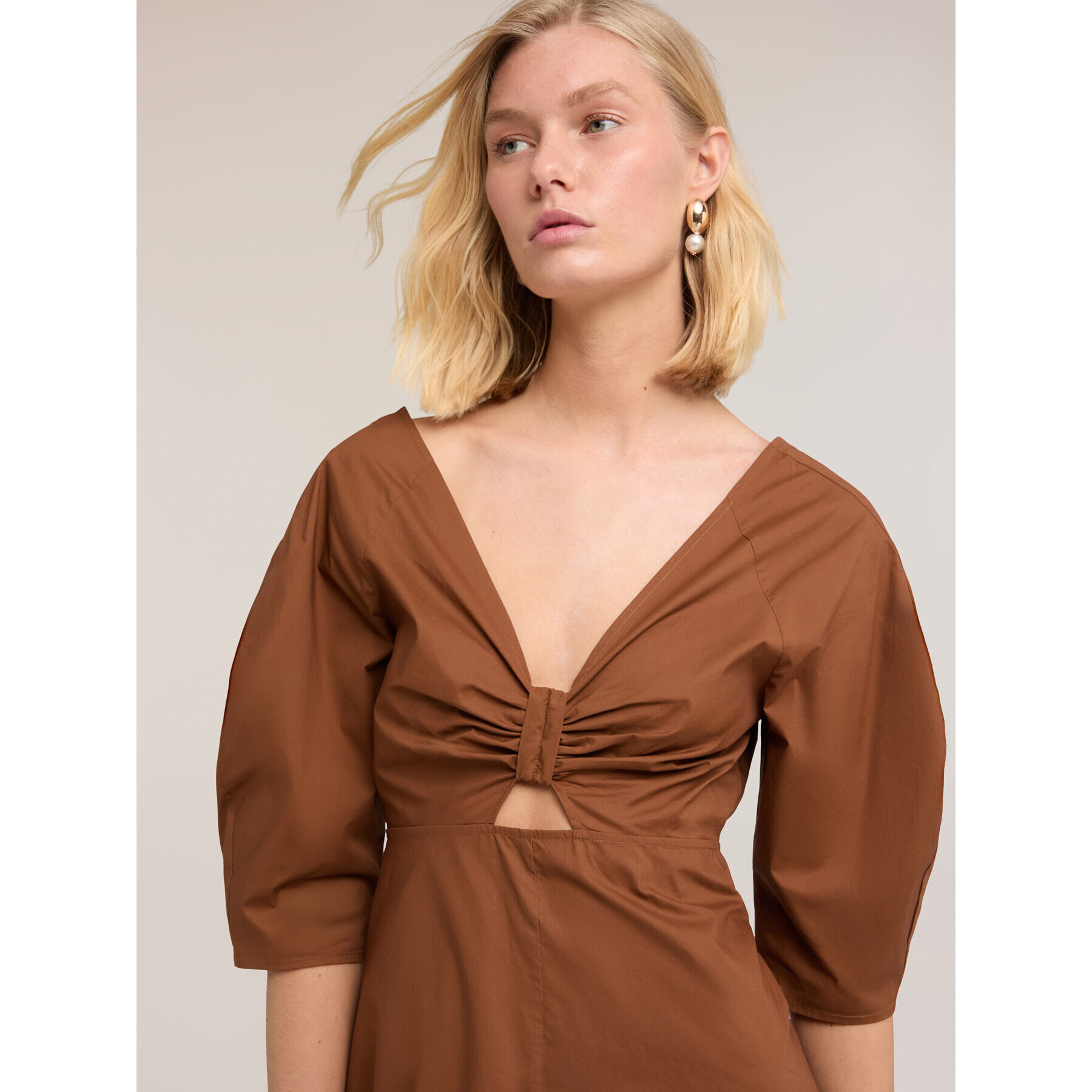 Motivi - Vestido flare con lazo en la espalda - Marrón