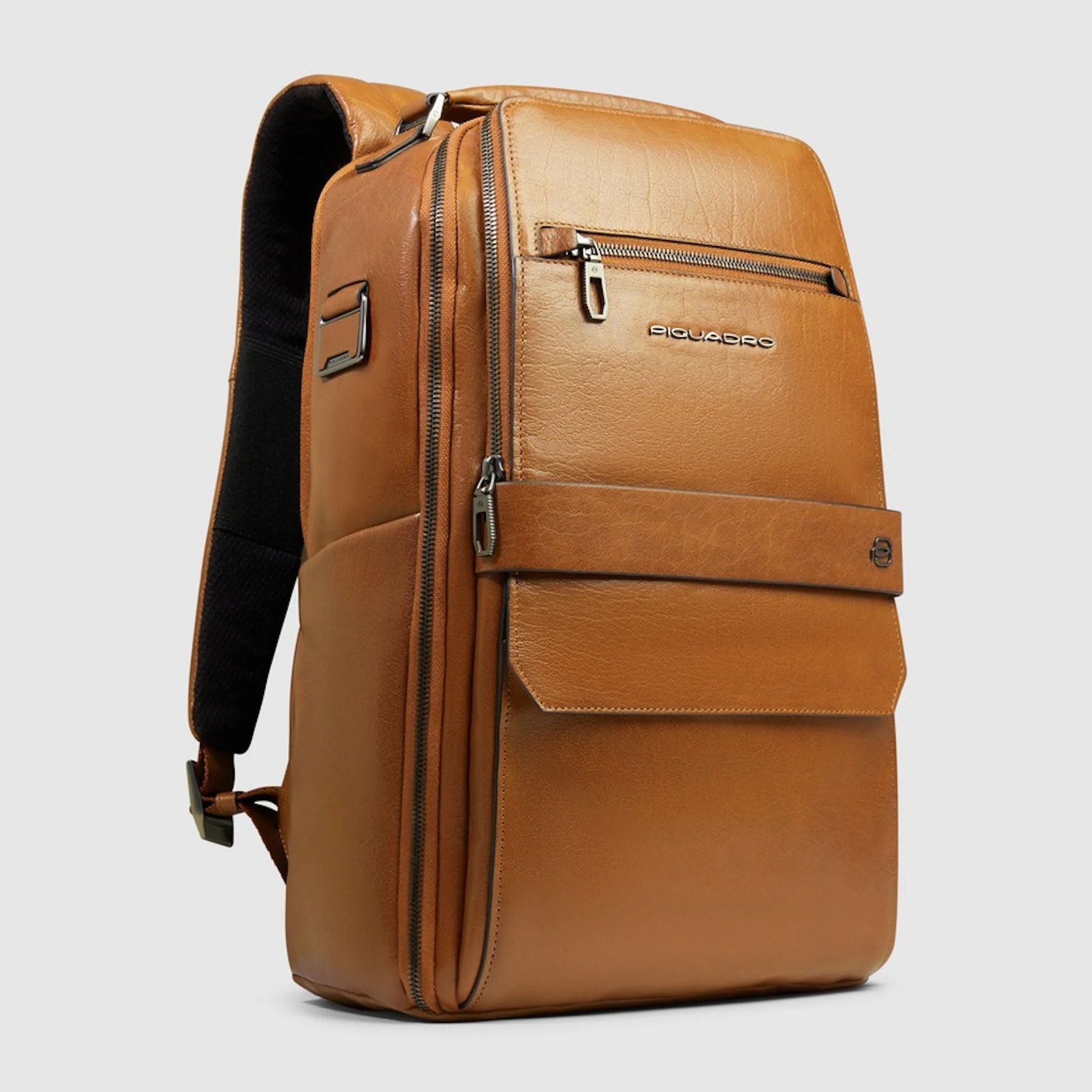 Piquadro Zaino da viaggio in pelle porta pc e iPad® con protezioni antiurto e RFID