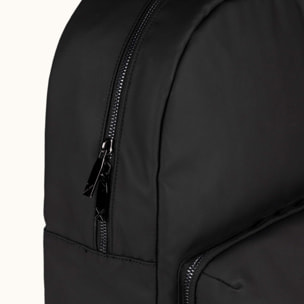 Mochila sostenible urbana negra PEAK RECYCLED BACKPACK