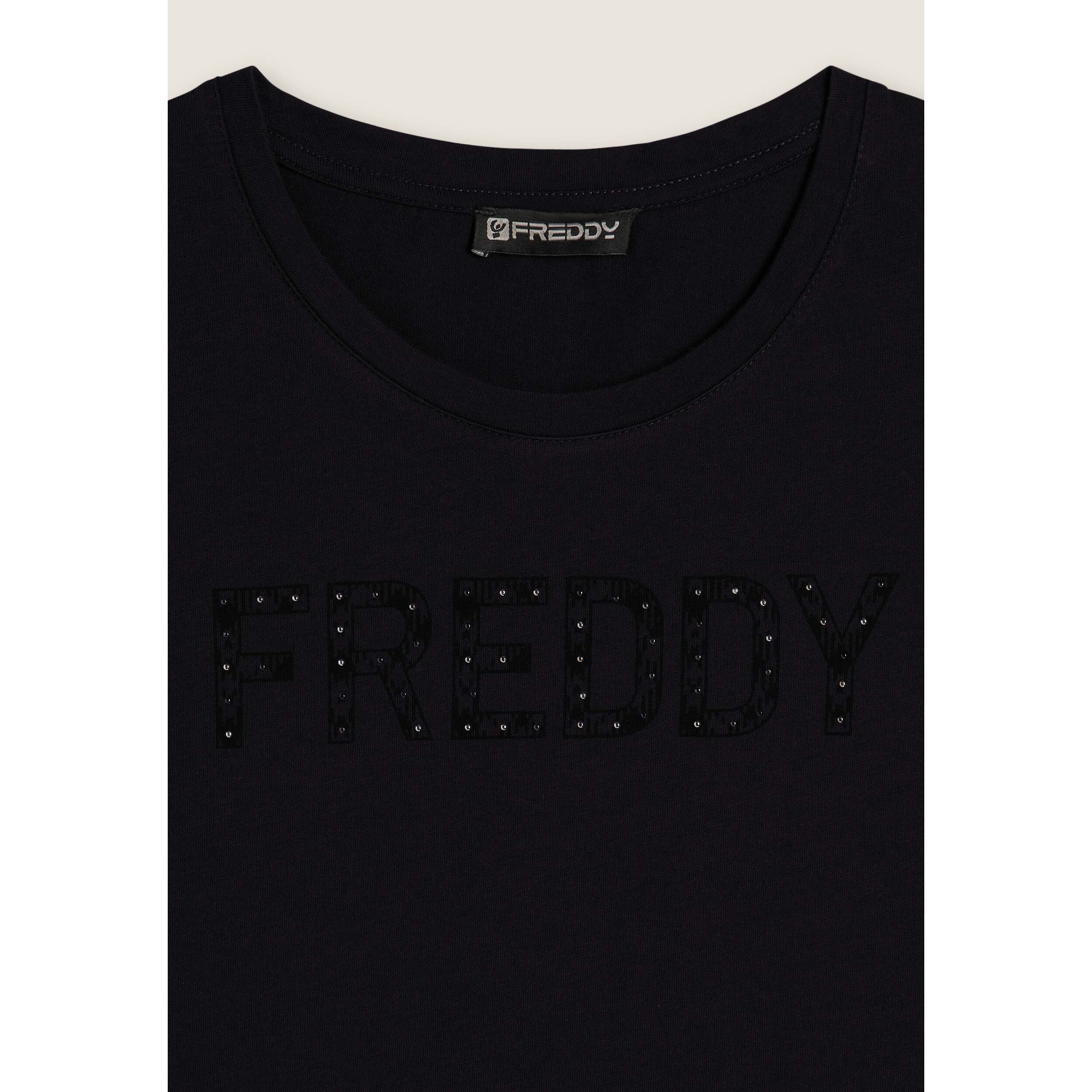 T-shirt con logo frontale in borchie