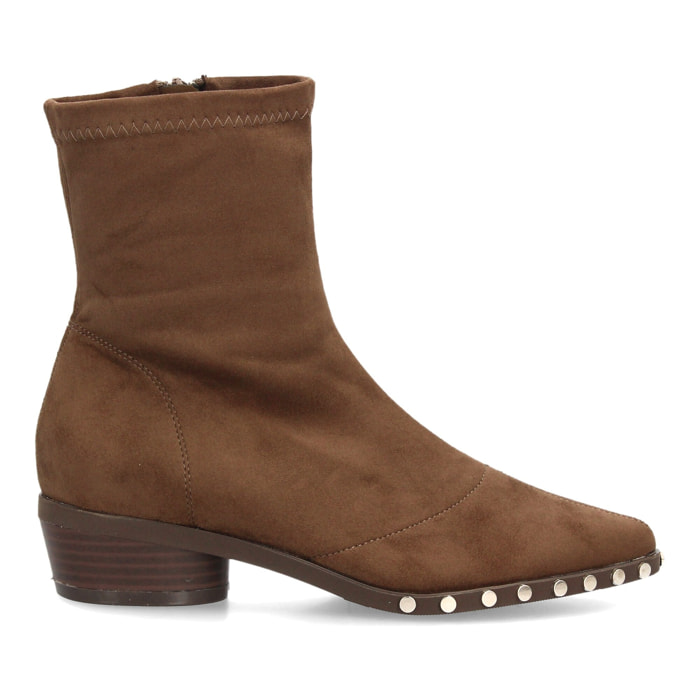 Botines de mujer con tachuelas decorativas
