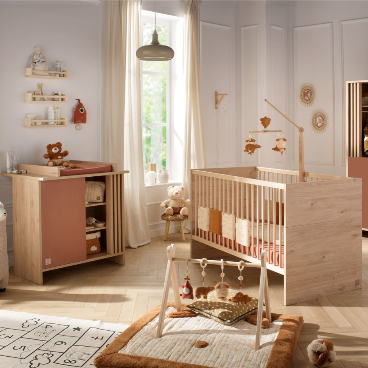 Chambre bébé évolutive Tokyo, Lit 140x70 évolutif et Commode à langer claustra - Chêne suave