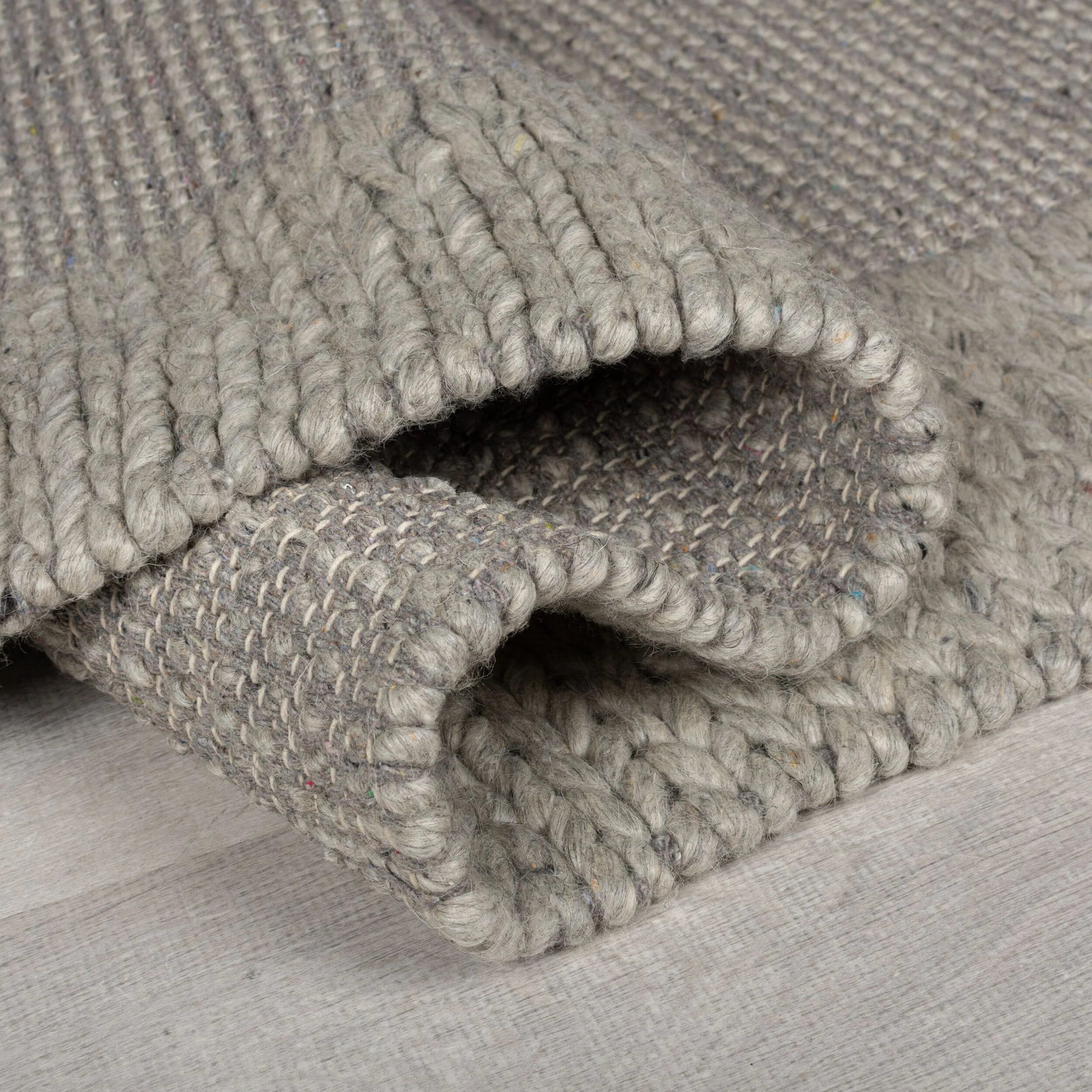 Tapis en mélange de laine RUE PLAIT