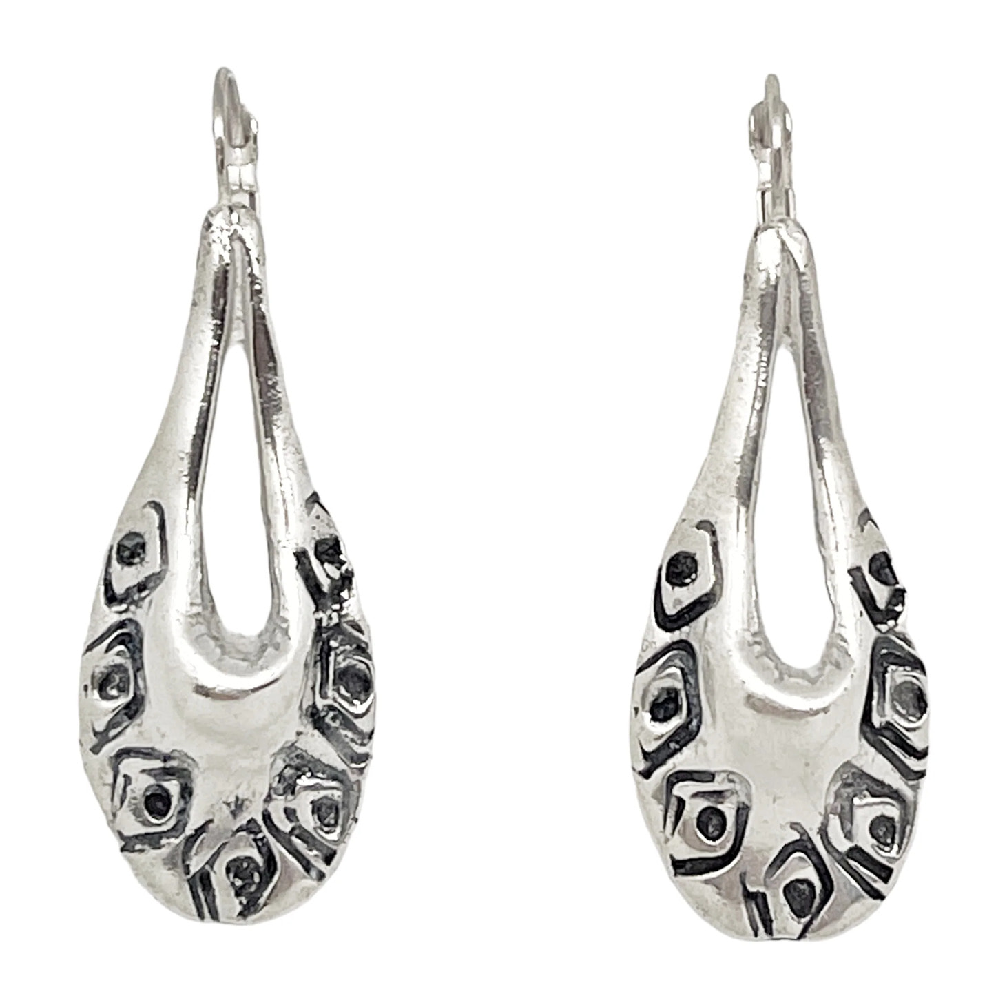 Pendiente ballestilla dormilona lágrima grabados en plata chapado